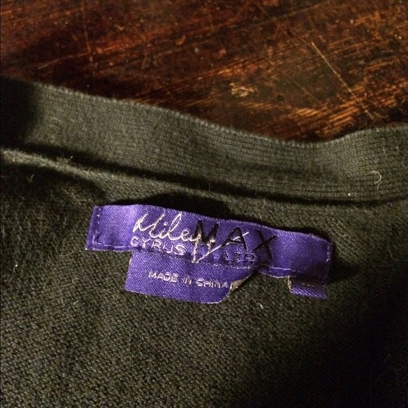 Miley Cyrus sweater vest - Picture 2 of 2