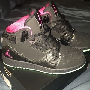 Jordan Flights Pink/Black/Green