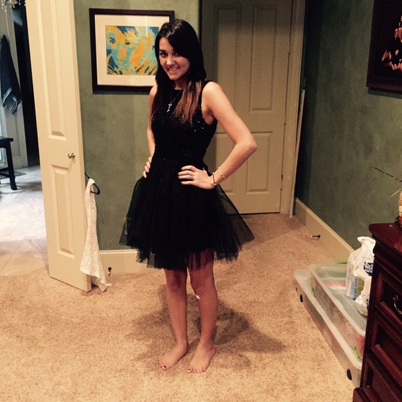 Black Sequence And Tool Dress👗🎉 - Picture 3 of 4