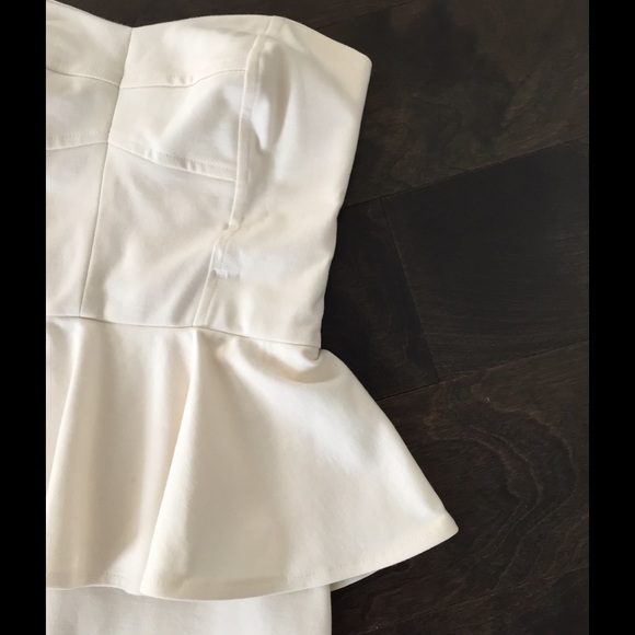 Cream peplum Strapless Mini - Picture 2 of 3