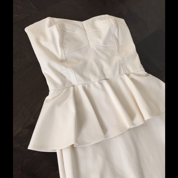 Cream peplum Strapless Mini - Picture 3 of 3