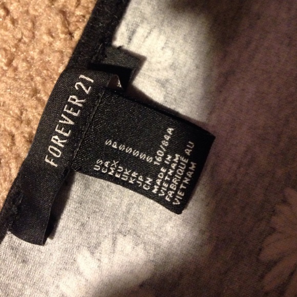 daisy black crop top - Picture 2 of 3