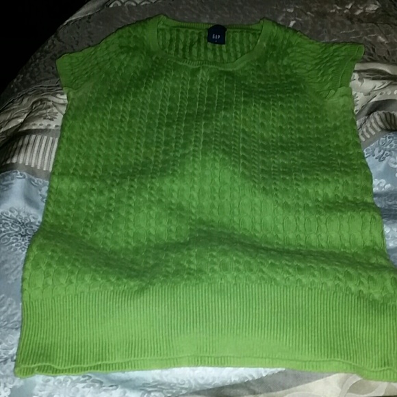 Short sleeve sweater
