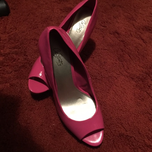 Pink Pumps - Picture 2 of 3