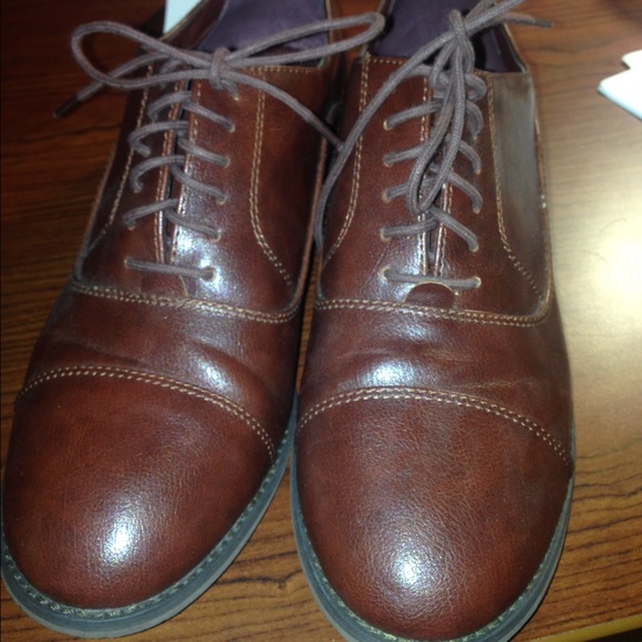 Brown Bass lace up oxfords