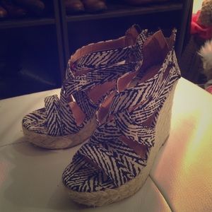 Dots wedges black and white