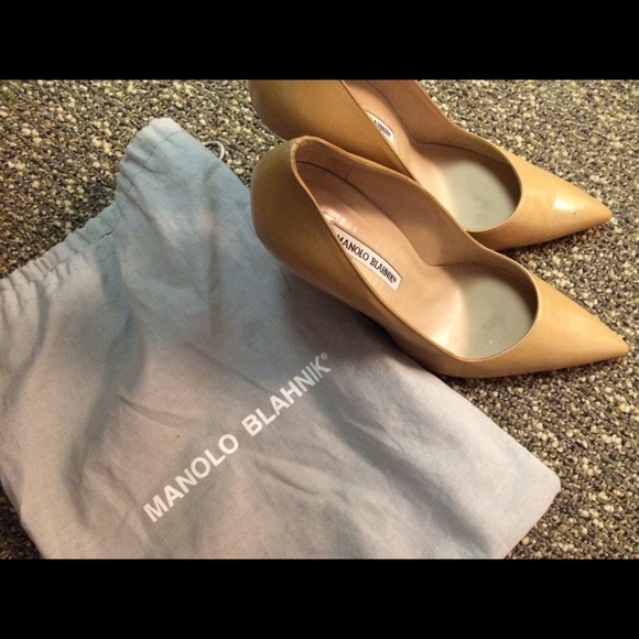 Classic nude Manolo Blahnik