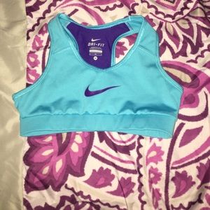 Nike sports bra kids medium
