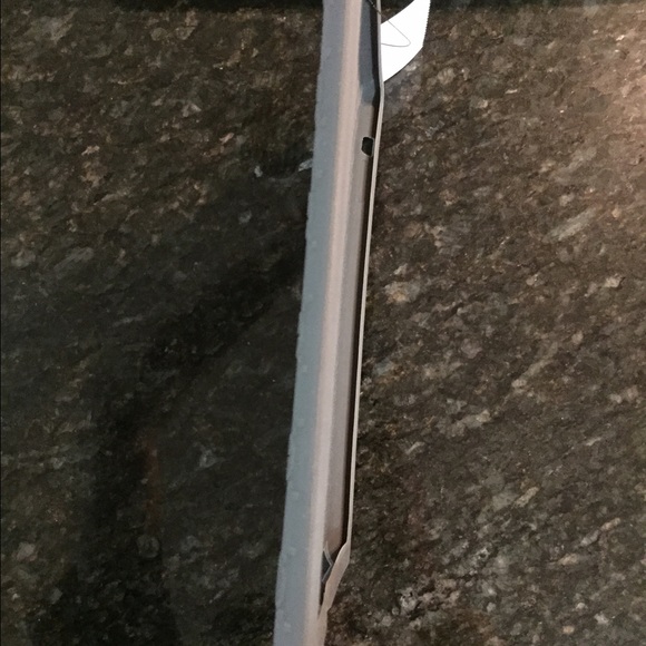 authentic Gucci iPad 3 silicone cover - Picture 2 of 3