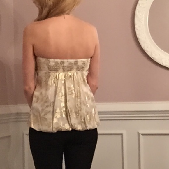 Sold in bundle: bebe silk golden roses blouse - Picture 3 of 4