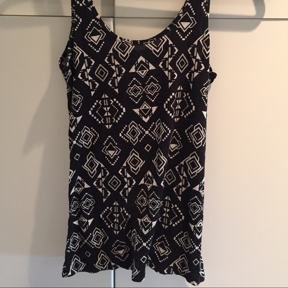 Black and white patterned tshirt