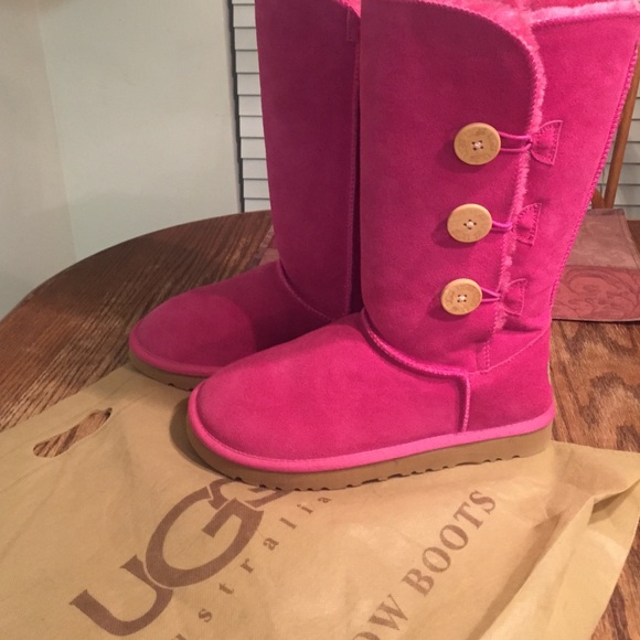 BRAND NEW Pink Uggs!! price is negotiable!!