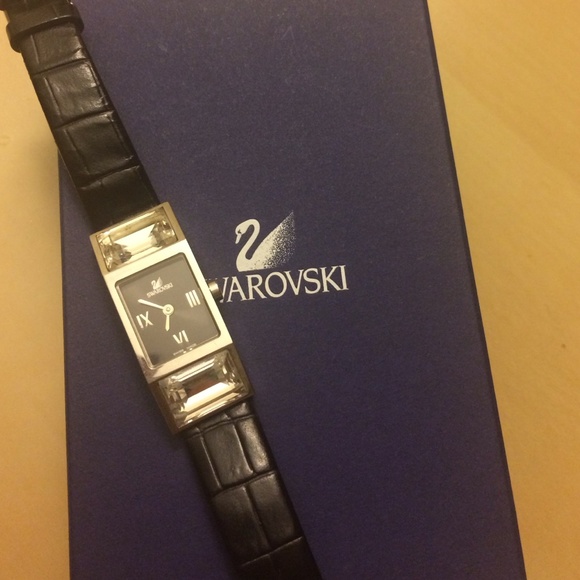 Amazing watch with black leathers large crystals