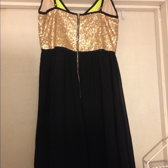 Dress - Picture 2 of 4