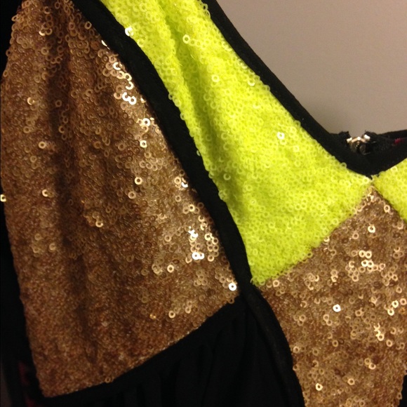 Dress - Picture 3 of 4