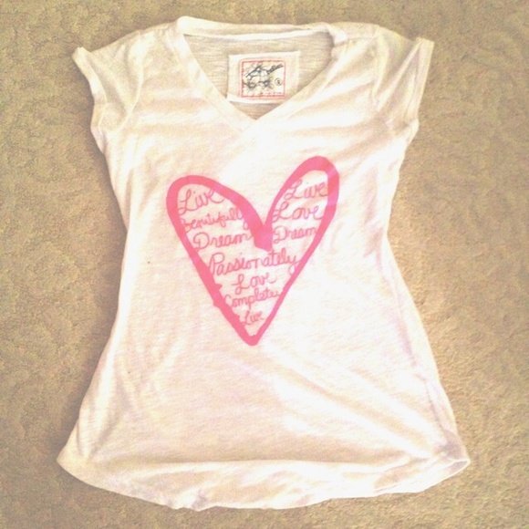 V-Neck Heart Print Tshirt