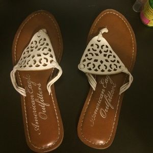 American Eagle flip flops