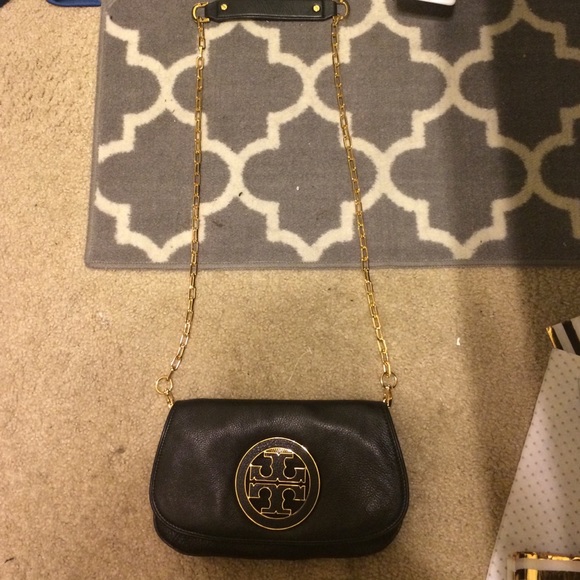Tory burch logo flap clutch
