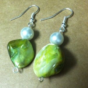 Apple green shell Earrings