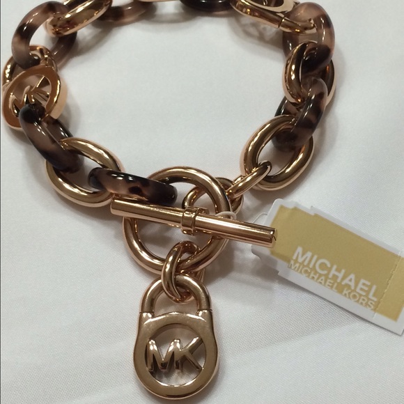 Michael Kors Chain Link Padlock Toggle Bracelet🍂 - Picture 4 of 4