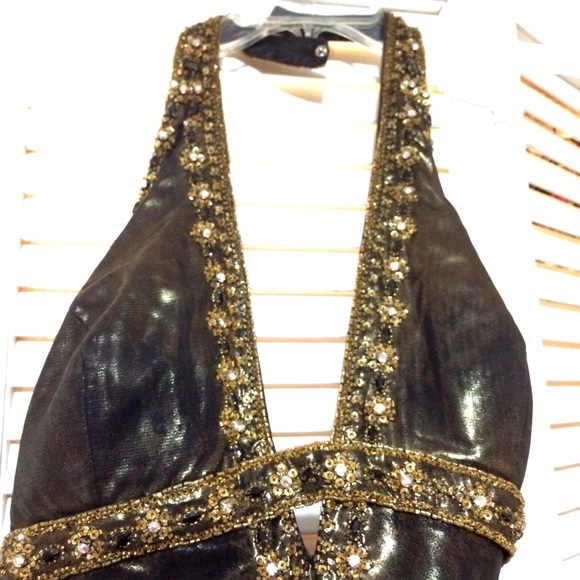 Long halter top prom dress! - Picture 2 of 4