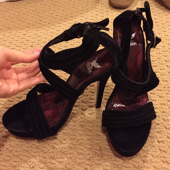 Heels - Picture 2 of 3