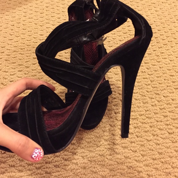 Heels - Picture 3 of 3