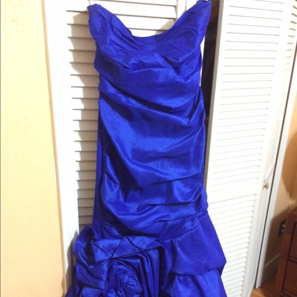 Long mermaid style prom/formal dress - Picture 1 of 4