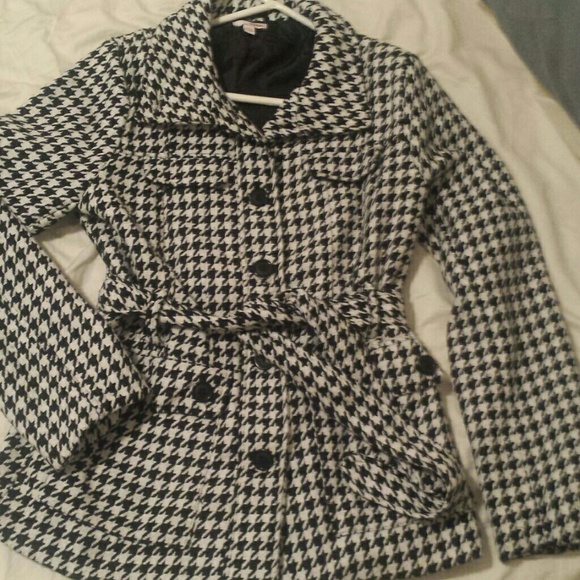 NWOT Super cute houndstooth peacoat