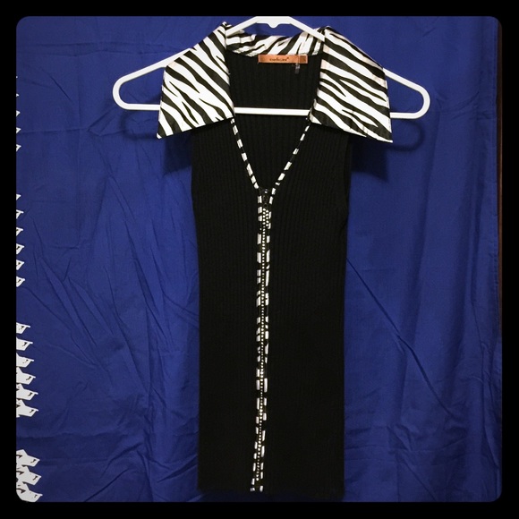 Black zippered sleeveless sweater top.
