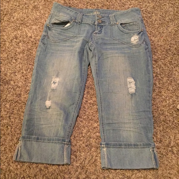❤️SOLD❤️Almost famous capris