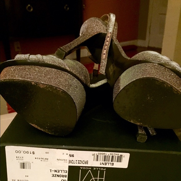 Shoes - Picture 3 of 4