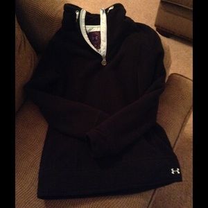 Women's Under Armour heavy fleece pull over, small