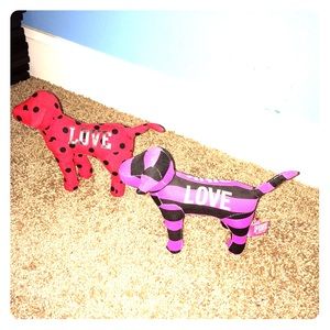 VS Pink dogs!