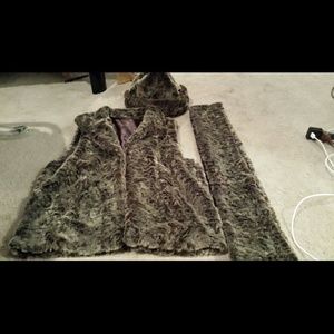 Faux fur vest hat scarf set nwot