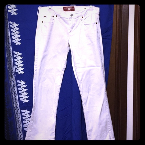 Fitted stretch white jeans.