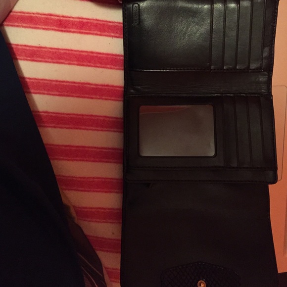 100% authentic Coach wallet - Picture 2 of 4