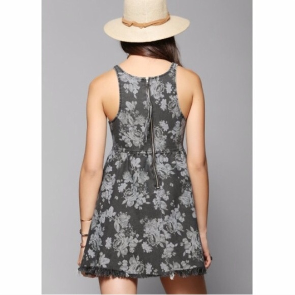 HP! 🎉new • denim floral dress - Picture 2 of 4