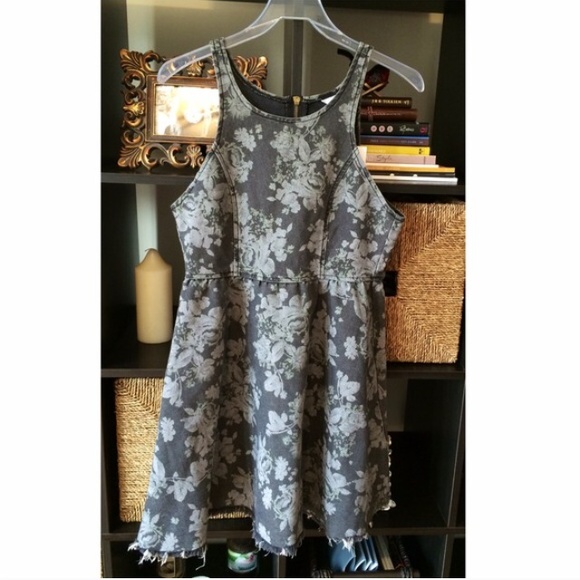 HP! 🎉new • denim floral dress - Picture 3 of 4