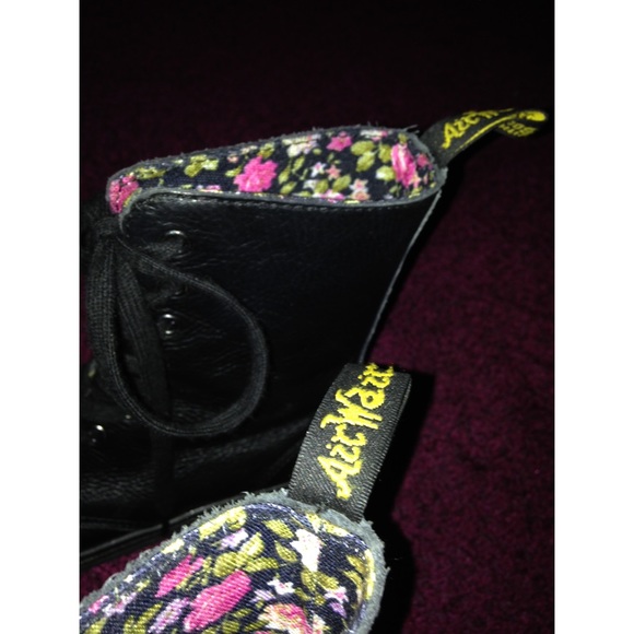 Black dr martins