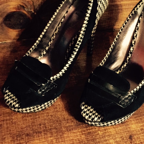 💃🎉Retro Glam Host Pick🎉 Houndstooth high heels! - Picture 2 of 4