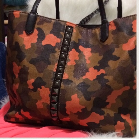 Cute Camo Large tote Purse - Picture 2 of 2