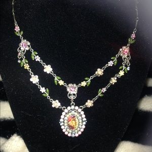 HOLD HOLD Victorian necklace gorgeous!