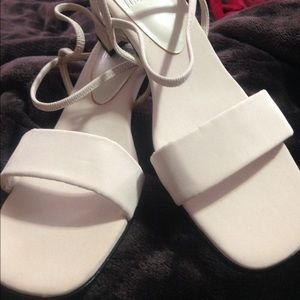 NWOT Mootsie Tootsies cream strap shoe.