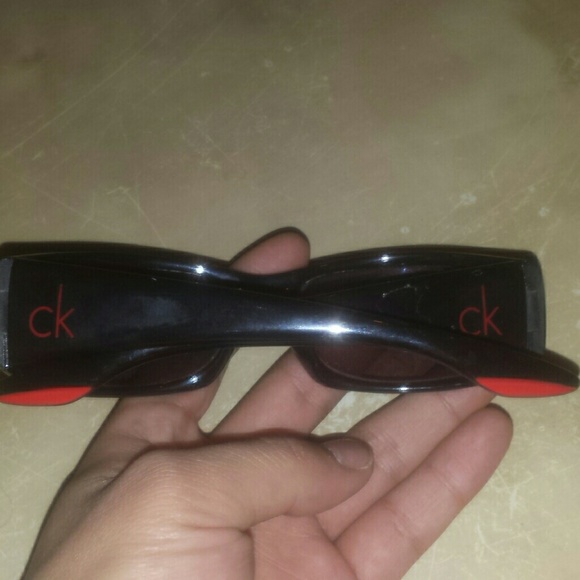 Calvin Klein - Picture 2 of 3