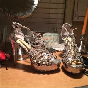 Size 6.5/7 Gianni Bini heels