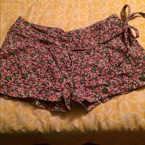 Floral Red Camel shorts