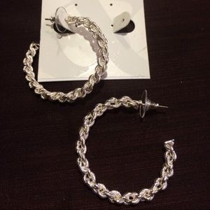 Silver chains design earrings.sold