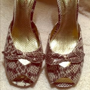 ✨ Snake print mules ✨