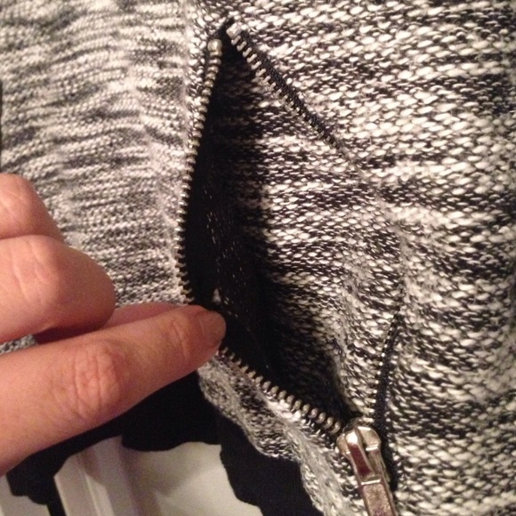 Black and white jacket - Picture 3 of 3